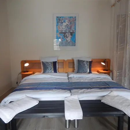 Apartment In Brons